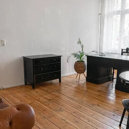 Artistic Altbau Apartment Berlin