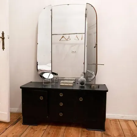 Artistic Altbau *